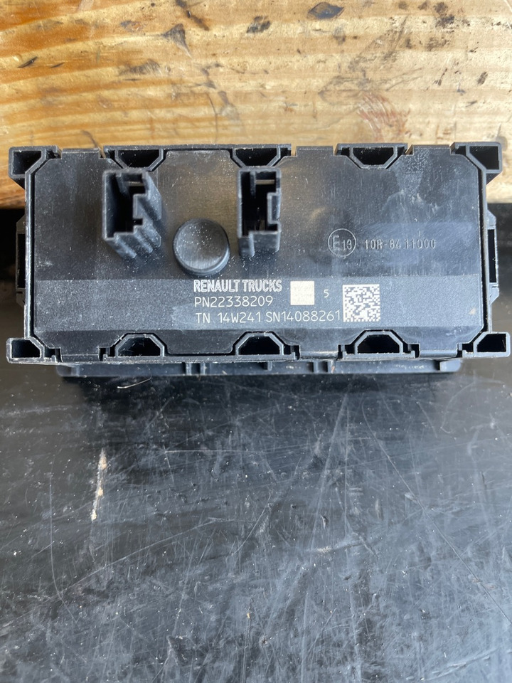 RENAULT SWITCH MODULE 7422338209 - Kabina i enterijer za Kamion: slika 2 RENAULT SWITCH MODULE 7422338209 - Kabina i enterijer za Kamion: slika 2