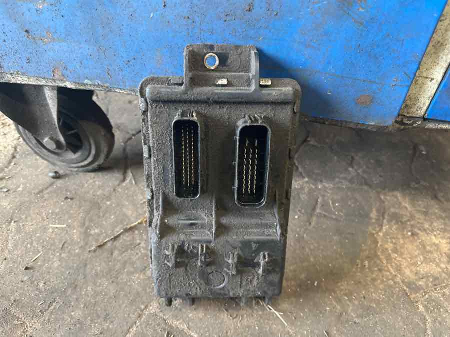 SCANIA ECU EEC 2735515 - Električni sistem za Kamion: slika 1 SCANIA ECU EEC 2735515 - Električni sistem za Kamion: slika 1