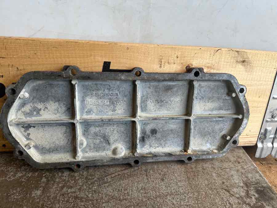 SCANIA ENGINE COVER 1545741 - Motor i delovi za Kamion: slika 2 SCANIA ENGINE COVER 1545741 - Motor i delovi za Kamion: slika 2