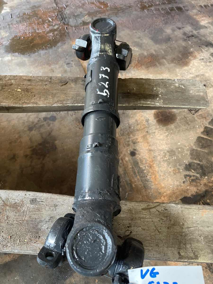 SCANIA PROPSHAFT P520 1796589 - Kardansko vratilo za Kamion: slika 1 SCANIA PROPSHAFT P520 1796589 - Kardansko vratilo za Kamion: slika 1