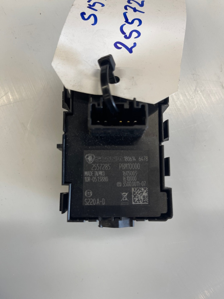 SCANIA SWITCH 2557285 - Komandna tabla za Kamion: slika 1 SCANIA SWITCH 2557285 - Komandna tabla za Kamion: slika 1
