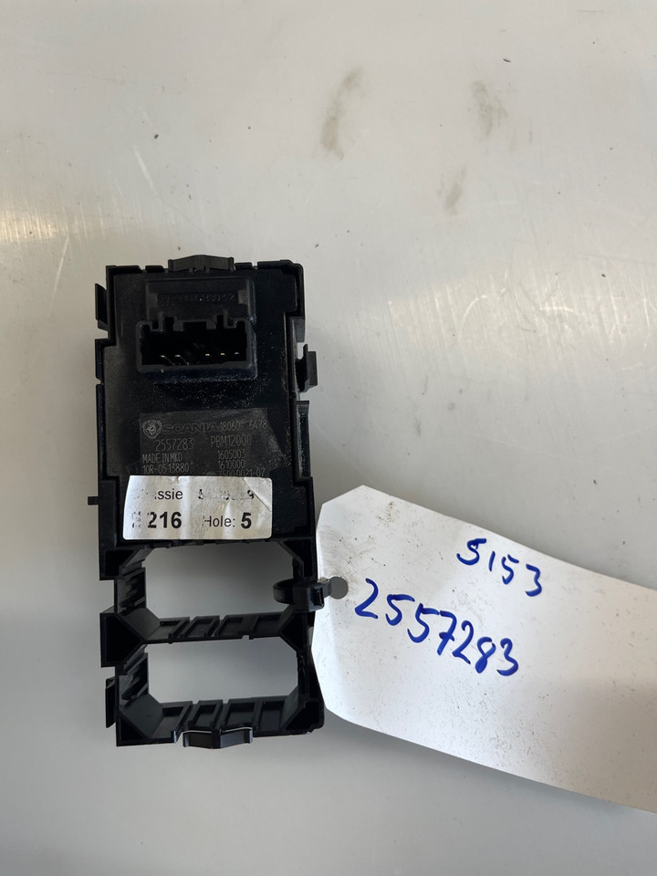 SCANIA SWITCH MODUL 2557283 - Komandna tabla za Kamion: slika 1 SCANIA SWITCH MODUL 2557283 - Komandna tabla za Kamion: slika 1