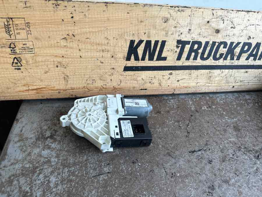 VOLVO WINDOW MOTOR 84425251 - Električni sistem za Kamion: slika 2 VOLVO WINDOW MOTOR 84425251 - Električni sistem za Kamion: slika 2