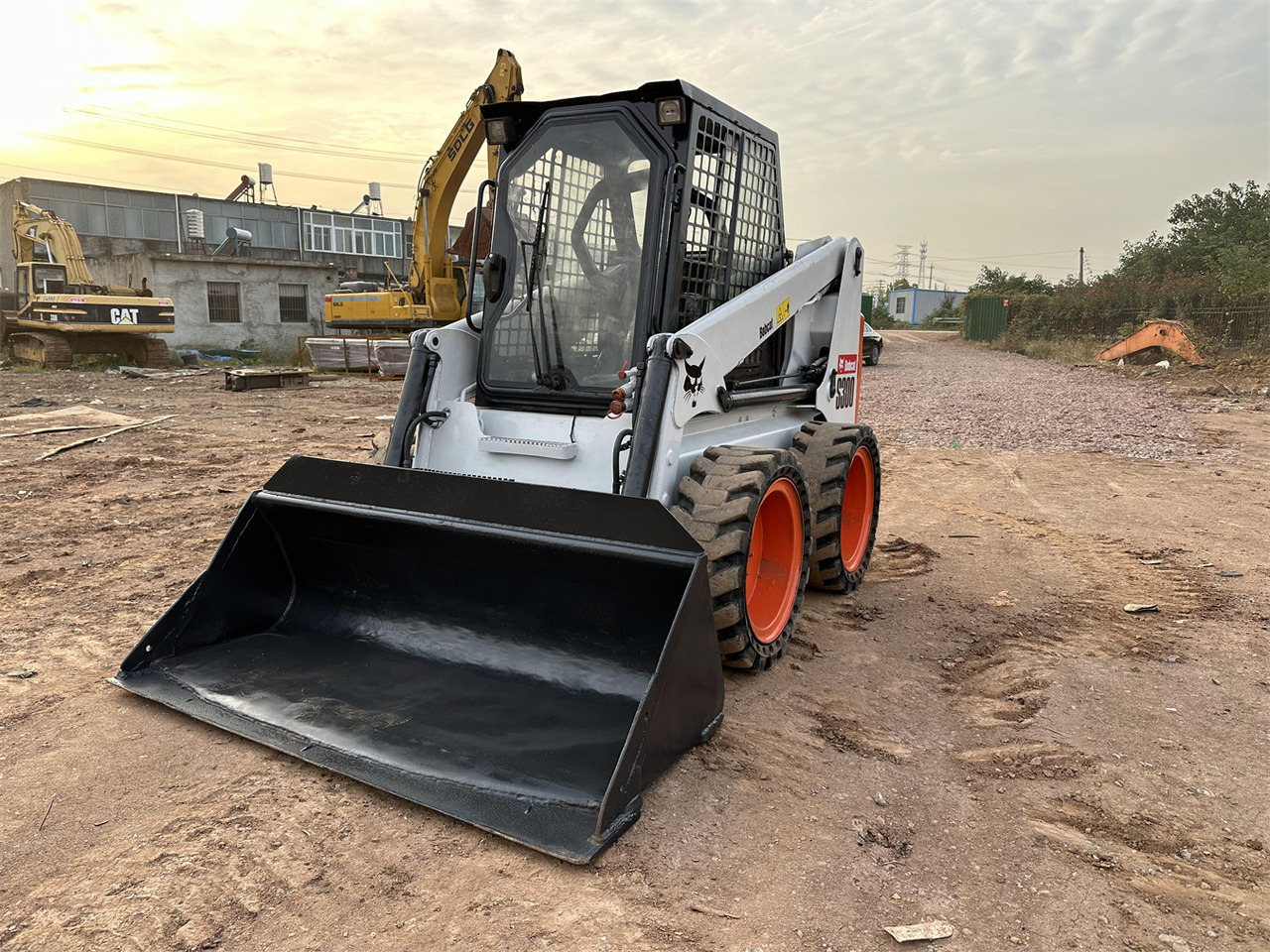 BOBCAT S300 - Mini utovarivač: slika 3 BOBCAT S300 - Mini utovarivač: slika 3