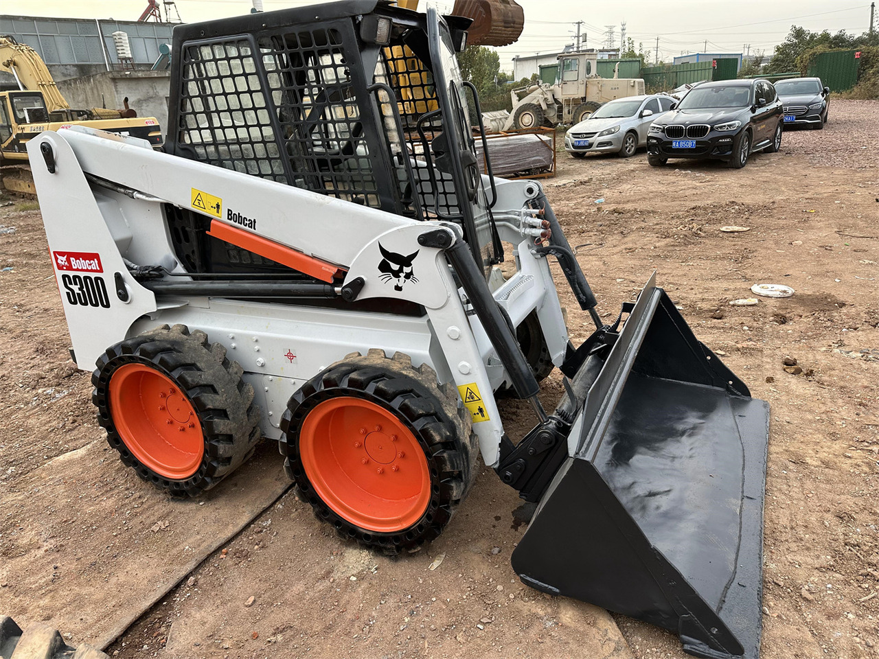 BOBCAT S300 - Mini utovarivač: slika 5 BOBCAT S300 - Mini utovarivač: slika 5