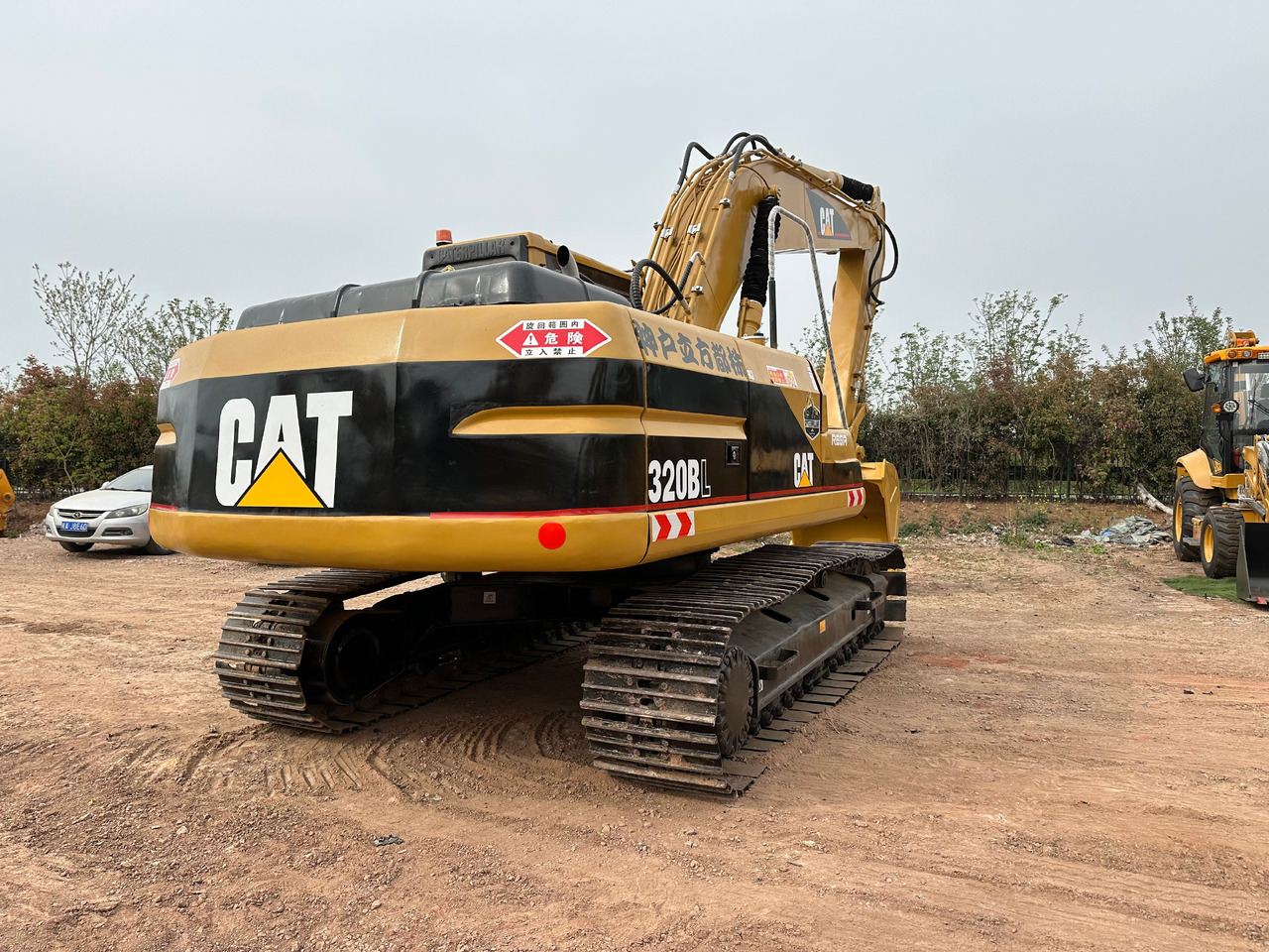 CAT 320BL crawler excavator - Bager guseničar: slika 3 CAT 320BL crawler excavator - Bager guseničar: slika 3