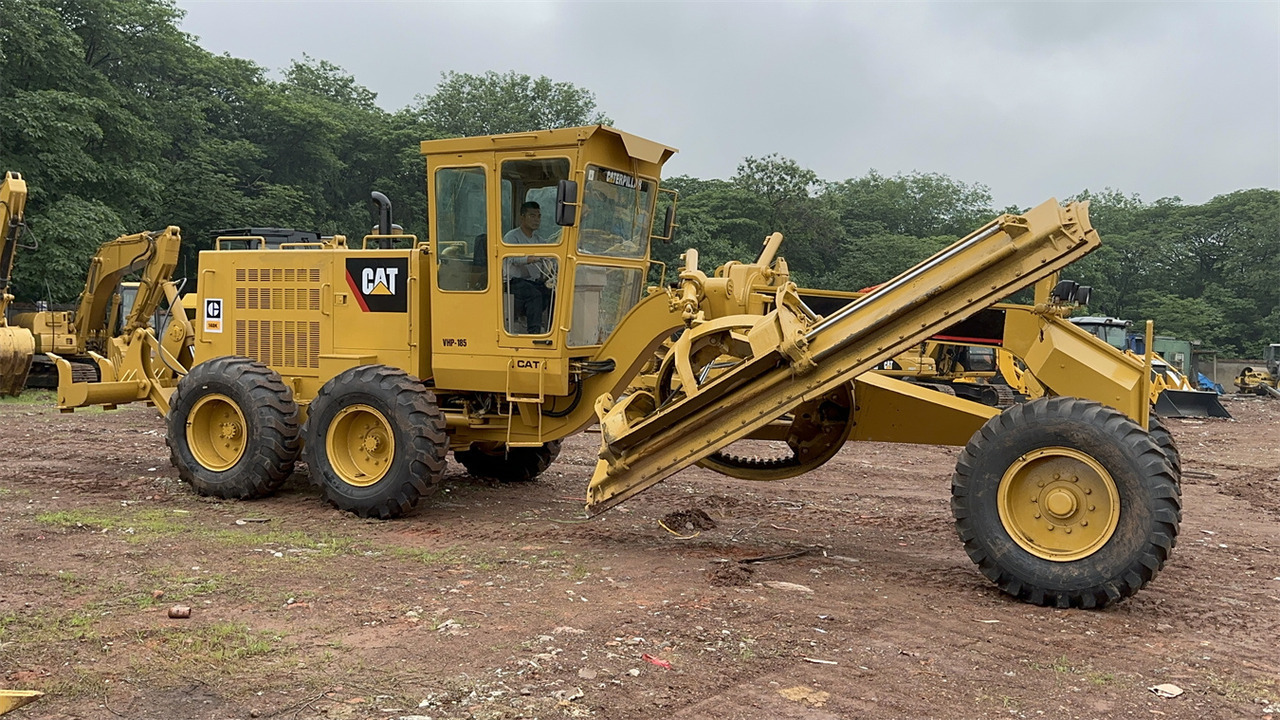 Grejder CATERPILLAR 140K: slika 1
