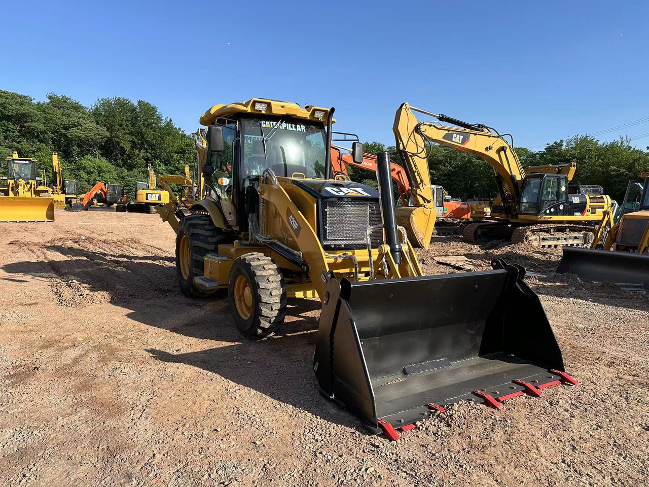 CATERPILLAR 420F2 - Bager utovarivač: slika 3 CATERPILLAR 420F2 - Bager utovarivač: slika 3