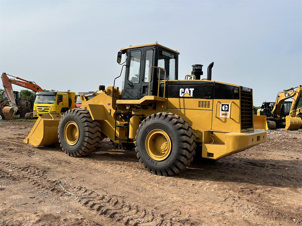 Utovarivač točkaš CATERPILLAR 966F: slika 11