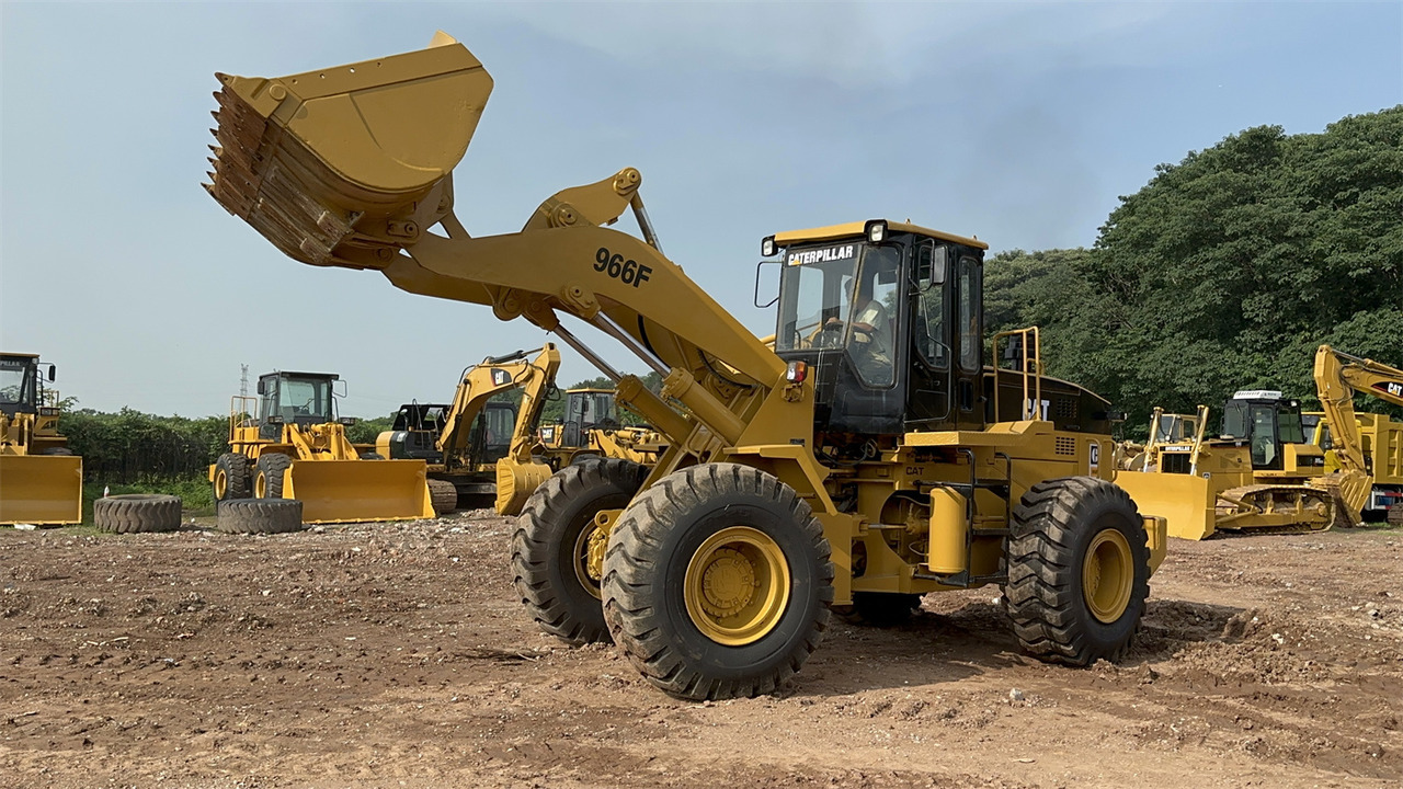 Utovarivač točkaš CATERPILLAR 966F: slika 9
