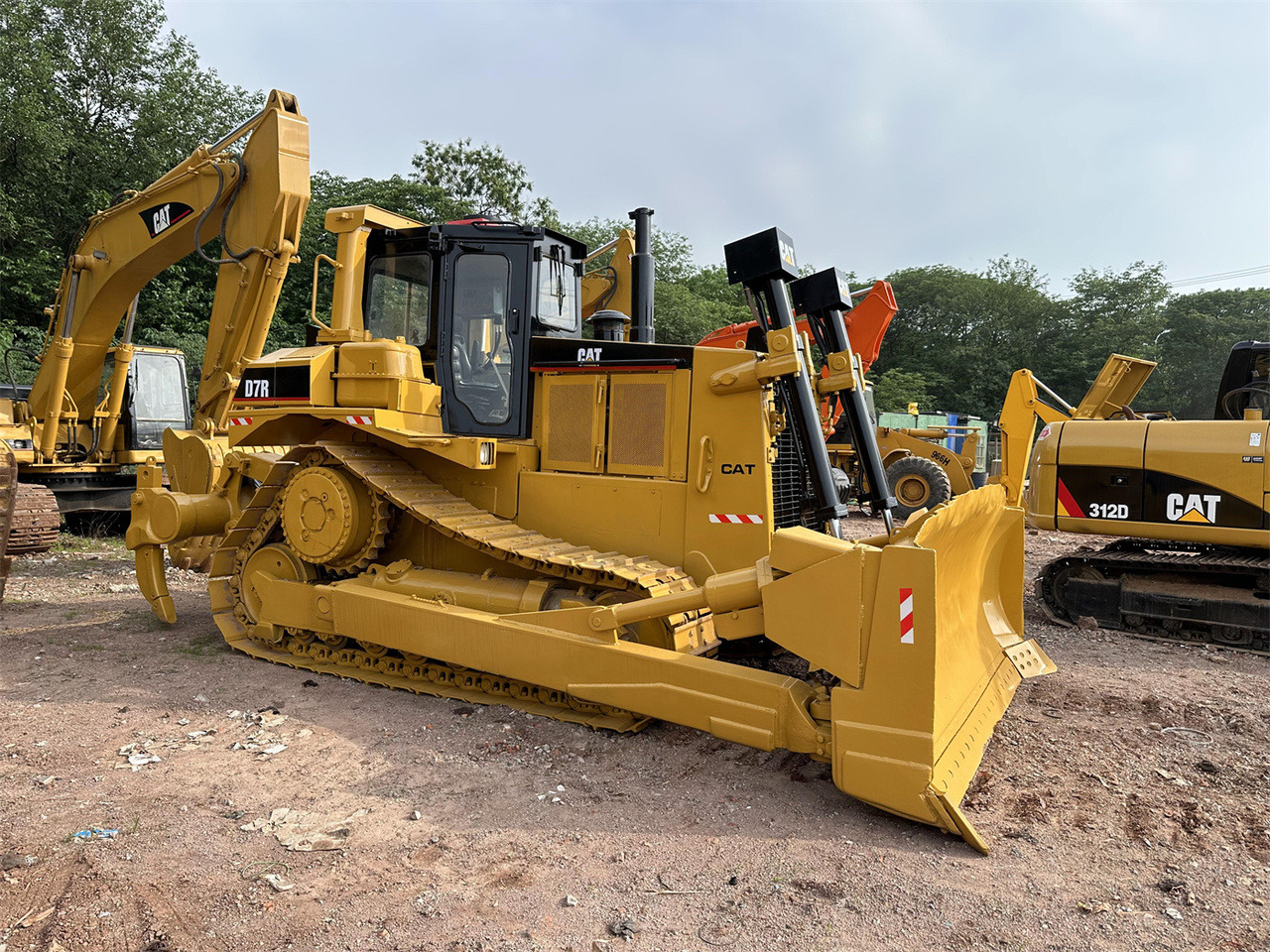 CATERPILLAR D7R - Buldožer: slika 2 CATERPILLAR D7R - Buldožer: slika 2