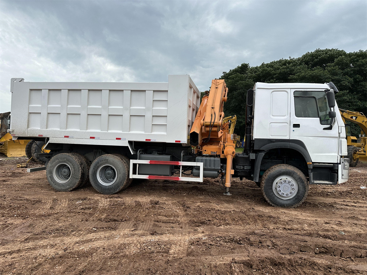 HOWO 371 Mounted Crane Dump truck - Kamion sa dizalicom: slika 5 HOWO 371 Mounted Crane Dump truck - Kamion sa dizalicom: slika 5