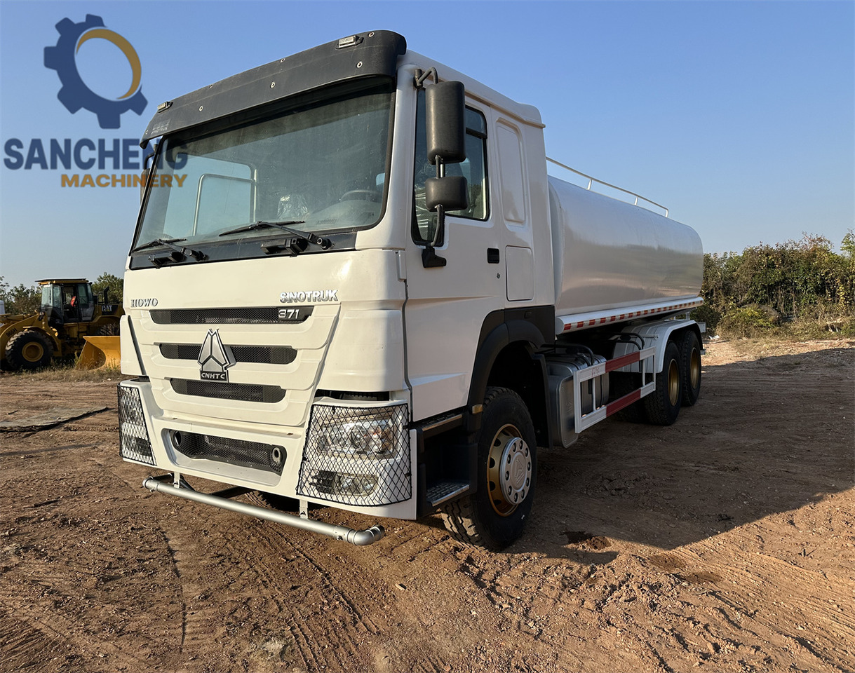 SINOTRUK HOWO 370HP 6x4 Water Tank Truck - Kamion cisterna: slika 1 SINOTRUK HOWO 370HP 6x4 Water Tank Truck - Kamion cisterna: slika 1