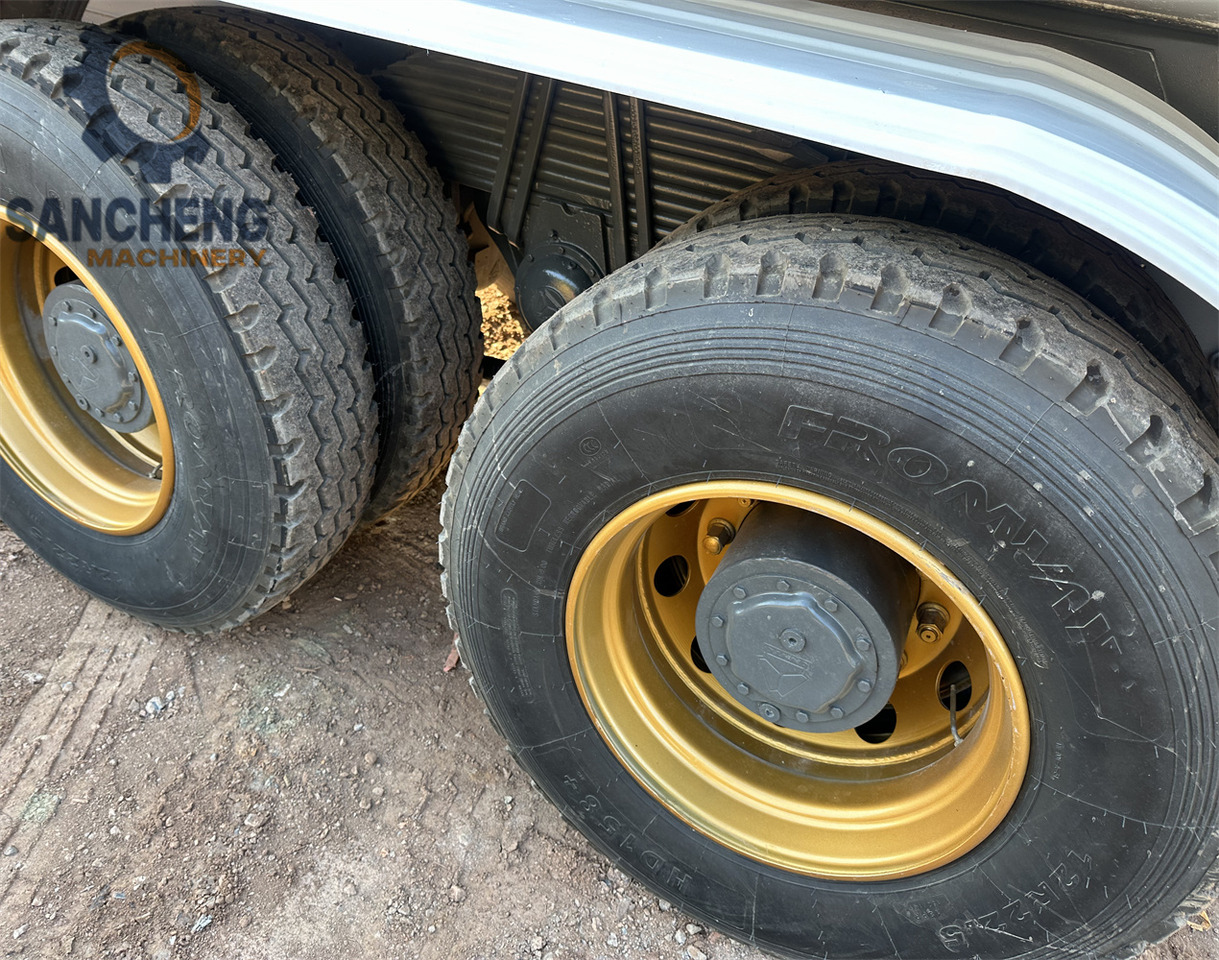 SINOTRUK HOWO 371 6x4 Water Tanker Truck - Kamion cisterna: slika 5 SINOTRUK HOWO 371 6x4 Water Tanker Truck - Kamion cisterna: slika 5