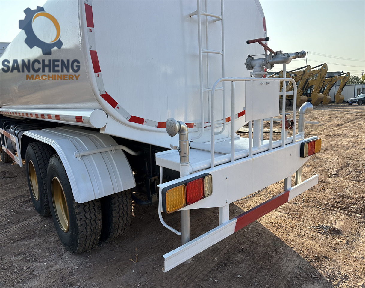 Kamion cisterna SINOTRUK HOWO 371 6x4 Water Tanker Truck: slika 6 Kamion cisterna SINOTRUK HOWO 371 6x4 Water Tanker Truck: slika 6