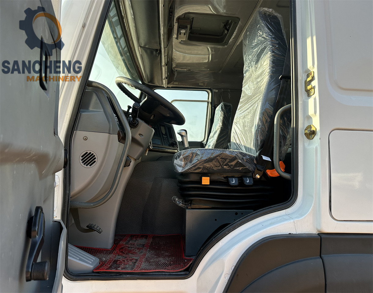 Kamion cisterna SINOTRUK HOWO 371 6x4 Water Tanker Truck: slika 8 Kamion cisterna SINOTRUK HOWO 371 6x4 Water Tanker Truck: slika 8