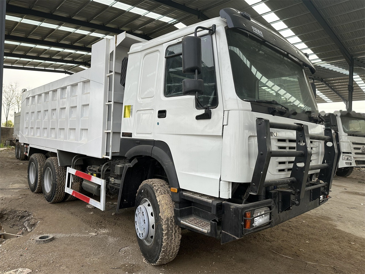 SINOTRUK HOWO 371 Dump Truck - Istovarivač: slika 2 SINOTRUK HOWO 371 Dump Truck - Istovarivač: slika 2