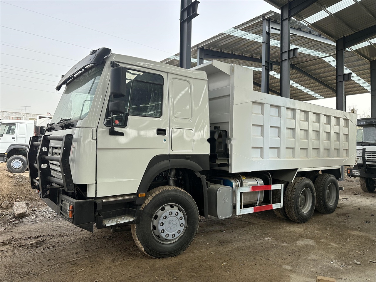 SINOTRUK HOWO 371 Dump Truck - Istovarivač: slika 1 SINOTRUK HOWO 371 Dump Truck - Istovarivač: slika 1