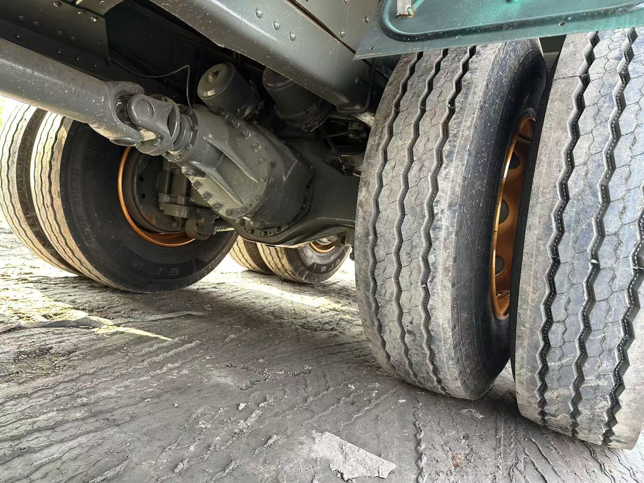 SINOTRUK HOWO 420hp 8x4 fence truck - Kamion sa tovarnim sandukom: slika 5 SINOTRUK HOWO 420hp 8x4 fence truck - Kamion sa tovarnim sandukom: slika 5