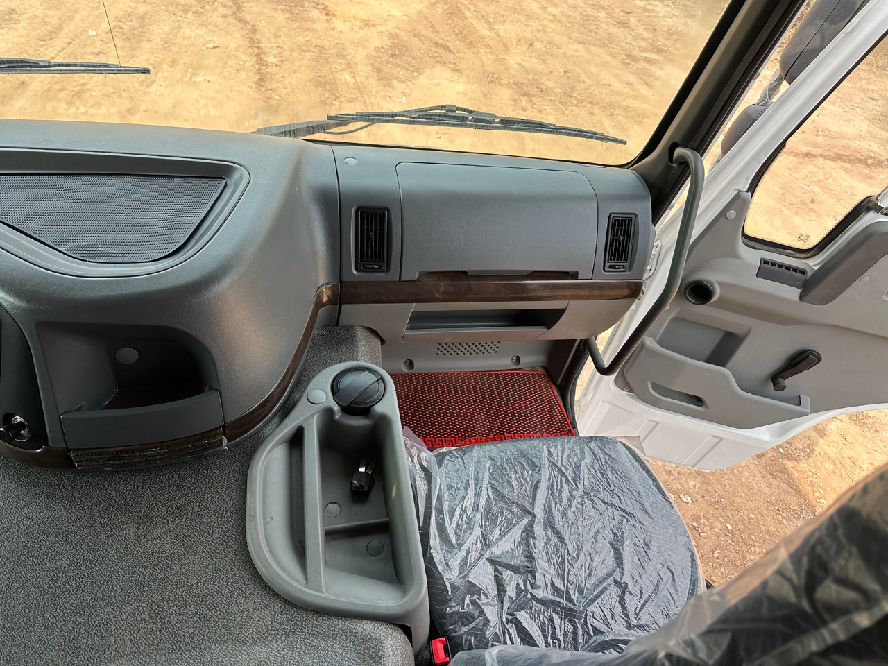 SINOTRUK HOWO Dump truck 371 6x4 - Istovarivač: slika 5 SINOTRUK HOWO Dump truck 371 6x4 - Istovarivač: slika 5