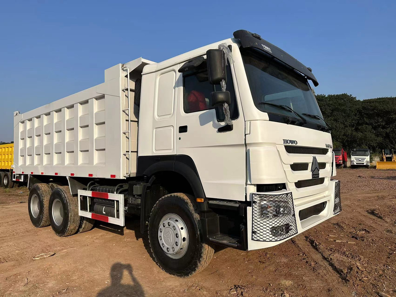 SINOTRUK HOWO HOWO 371 6x4 - Istovarivač: slika 2 SINOTRUK HOWO HOWO 371 6x4 - Istovarivač: slika 2