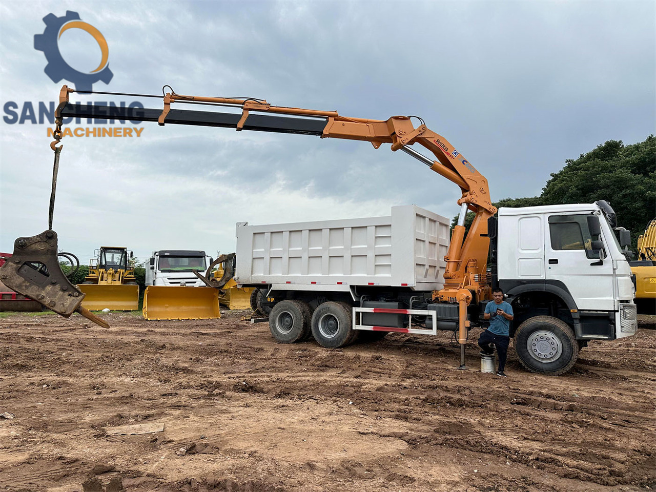 SINOTRUK Howo 371 6x4 crane truck - Kamion sa dizalicom: slika 5 SINOTRUK Howo 371 6x4 crane truck - Kamion sa dizalicom: slika 5