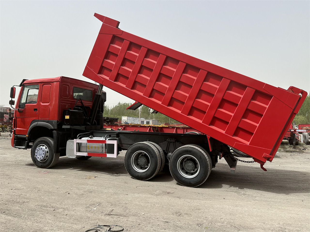 SINOTRUK Howo Dump truck 371 - Istovarivač: slika 1 SINOTRUK Howo Dump truck 371 - Istovarivač: slika 1