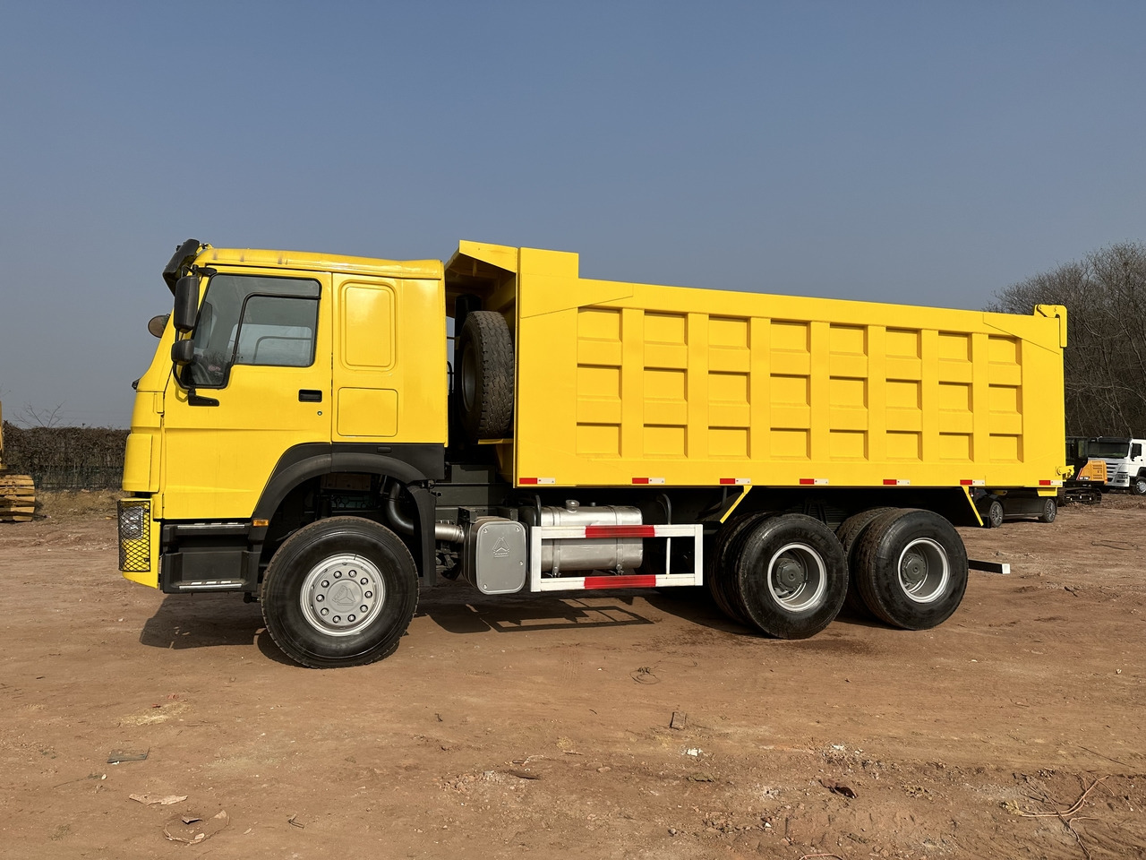SINOTRUK Howo Dump truck 371 - Istovarivač: slika 4 SINOTRUK Howo Dump truck 371 - Istovarivač: slika 4