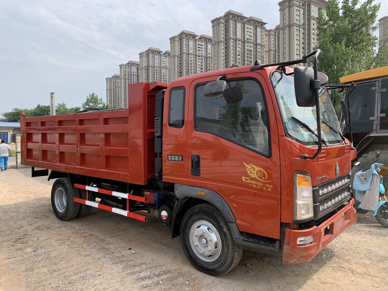 SINOTRUK Howo Dump truck 4x2 - Istovarivač: slika 1 SINOTRUK Howo Dump truck 4x2 - Istovarivač: slika 1