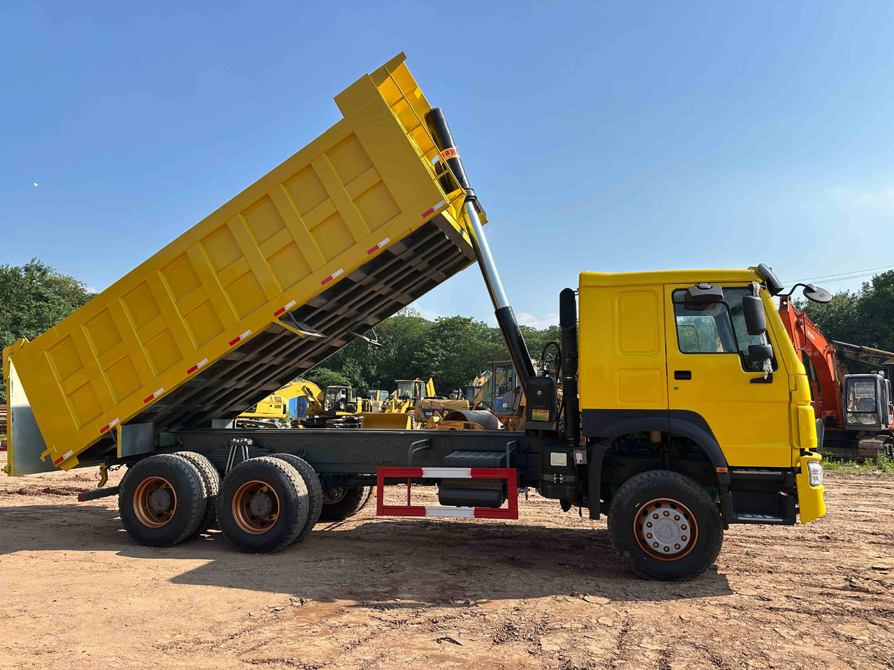 Sinotruk HOWO 400hp 6X4 - Istovarivač: slika 4 Sinotruk HOWO 400hp 6X4 - Istovarivač: slika 4