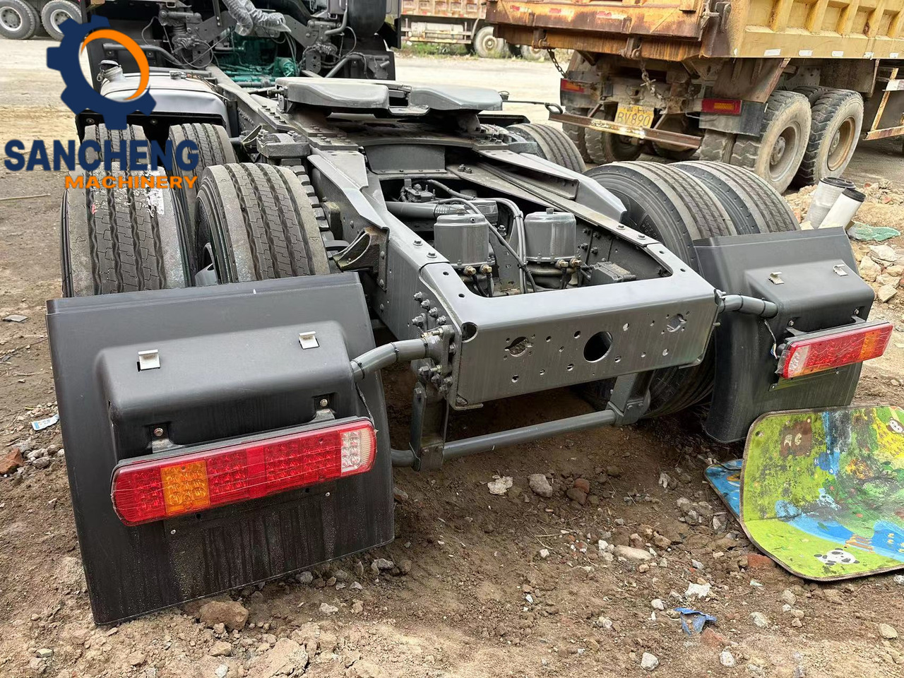 Tegljač HOWO 380hp: slika 12