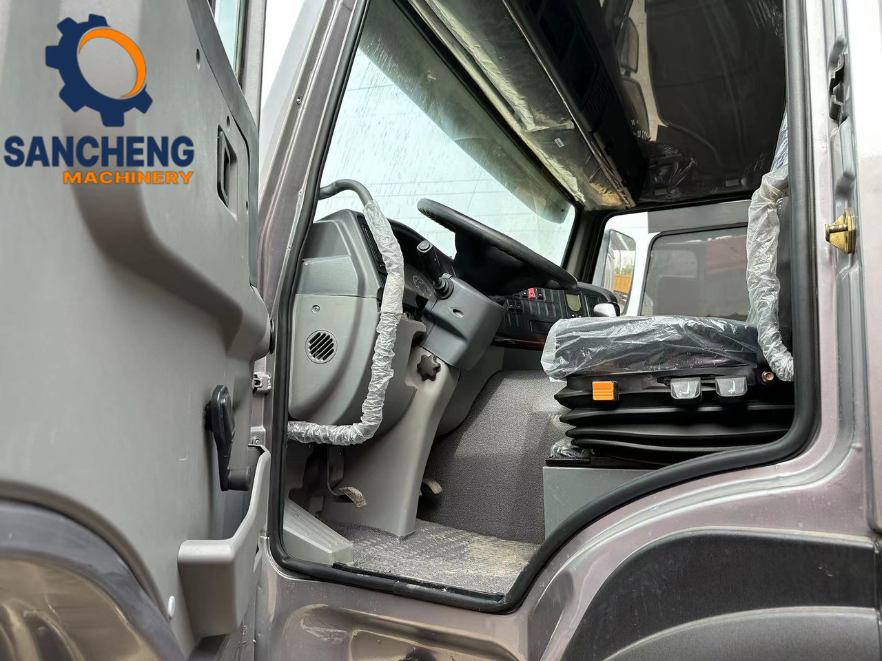 Tegljač HOWO 380hp: slika 8