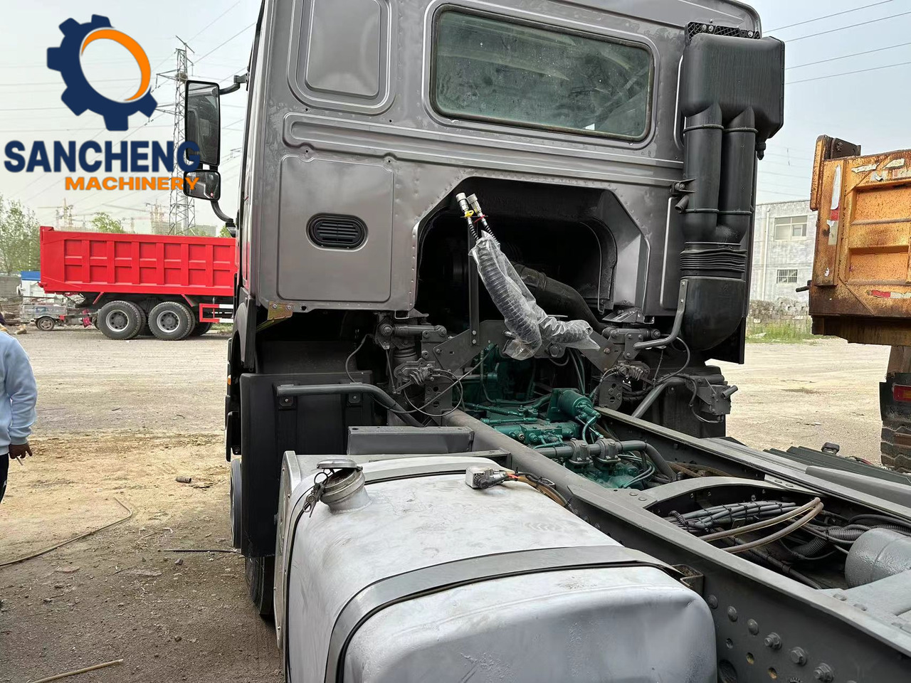 Tegljač HOWO 380hp: slika 6