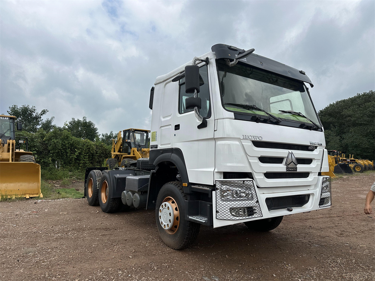 SINOTRUK Howo tractor unit 420hp - Tegljač: slika 1 SINOTRUK Howo tractor unit 420hp - Tegljač: slika 1