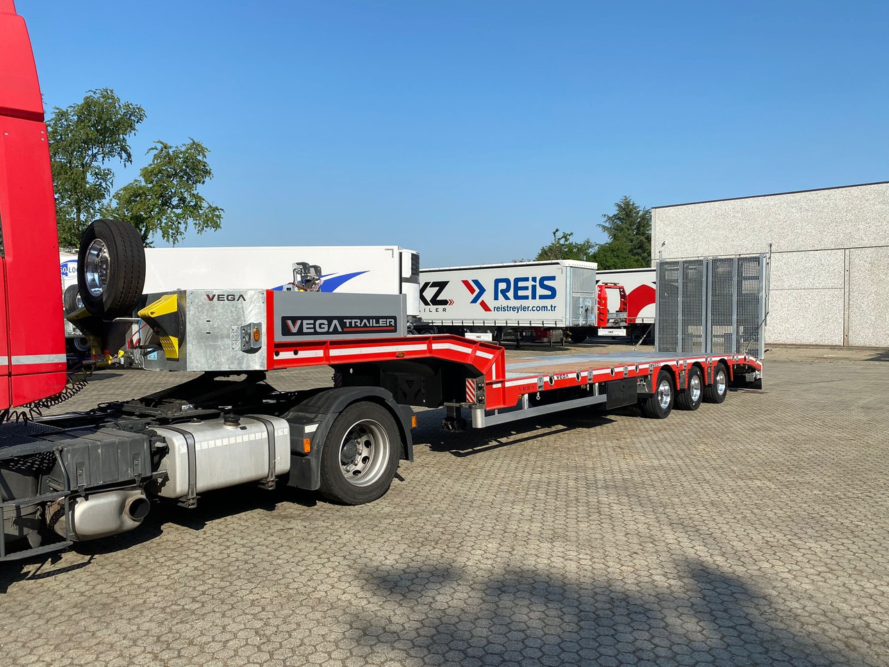 3 AXLE LOWBED (VEGA ITALIANO) - Niska poluprikolica za prevoz: slika 2 3 AXLE LOWBED (VEGA ITALIANO) - Niska poluprikolica za prevoz: slika 2