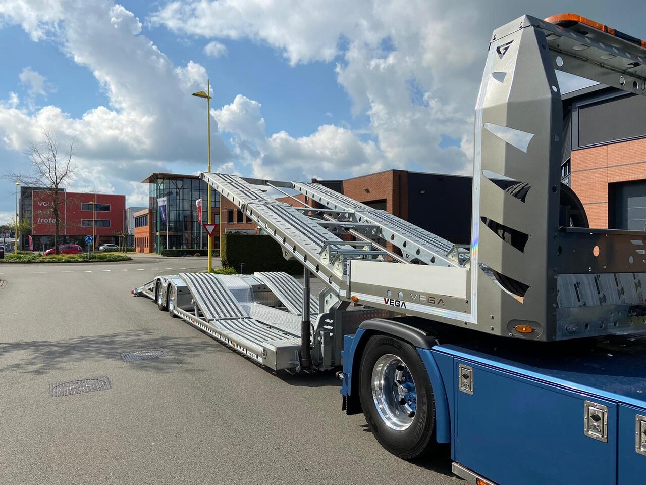 Vegafix (2 Axle Truck Carrier) - Poluprikolica za prevoz automobila: slika 5 Vegafix (2 Axle Truck Carrier) - Poluprikolica za prevoz automobila: slika 5