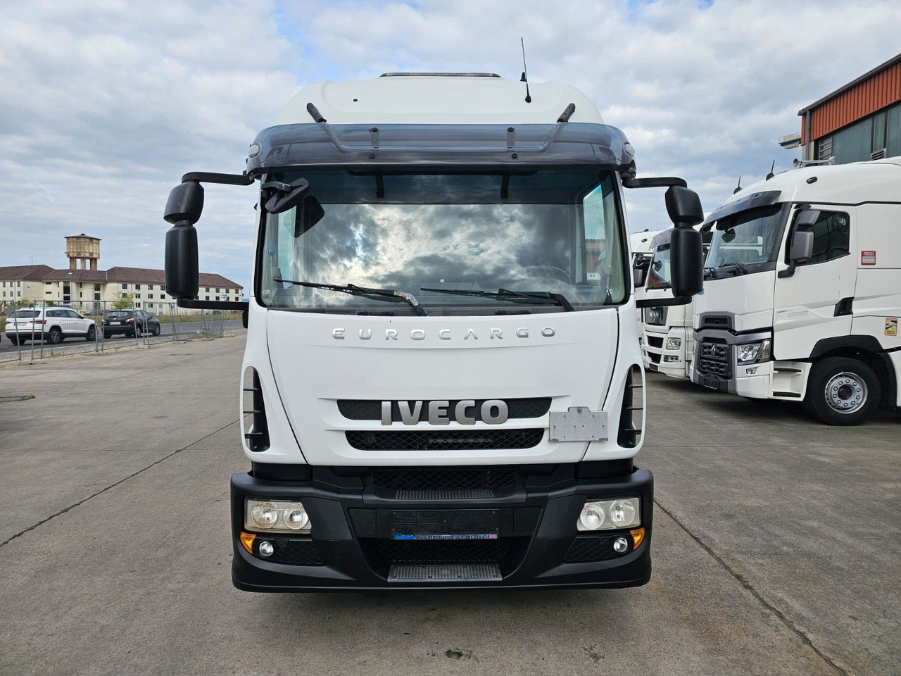 Iveco EURO-CARGO 120E25 * SCHLAFKABINE * BÄR 1,5 T * - Kamion sa zatvorenim sandukom: slika 2 Iveco EURO-CARGO 120E25 * SCHLAFKABINE * BÄR 1,5 T * - Kamion sa zatvorenim sandukom: slika 2