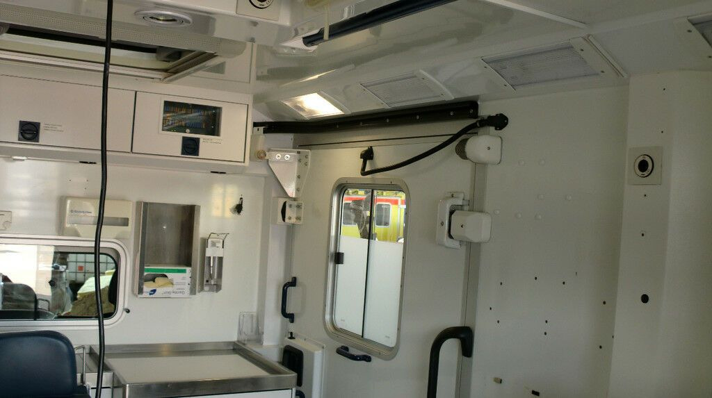 Mercedes-Benz Sprinter 516 CDI 4x4 WAS Koffer // Garantie // Mercedes-Benz Sprinter 516 CDI 4x4 WAS Koffer // Garantie // - Vozilo hitne pomoći: slika 4 Mercedes-Benz Sprinter 516 CDI 4x4 WAS Koffer // Garantie // Mercedes-Benz Sprinter 516 CDI 4x4 WAS Koffer // Garantie // - Vozilo hitne pomoći: slika 4