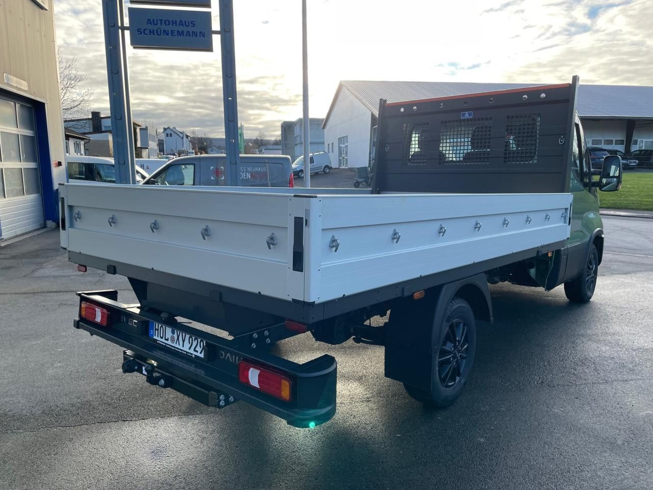 Iveco Daily 35S14A8 Euro6 Klima AHK Navi ZV Iveco Daily 35S14A8 Euro6 Klima AHK Navi ZV - Dostavno vozilo s ravnom platformom: slika 4 Iveco Daily 35S14A8 Euro6 Klima AHK Navi ZV Iveco Daily 35S14A8 Euro6 Klima AHK Navi ZV - Dostavno vozilo s ravnom platformom: slika 4