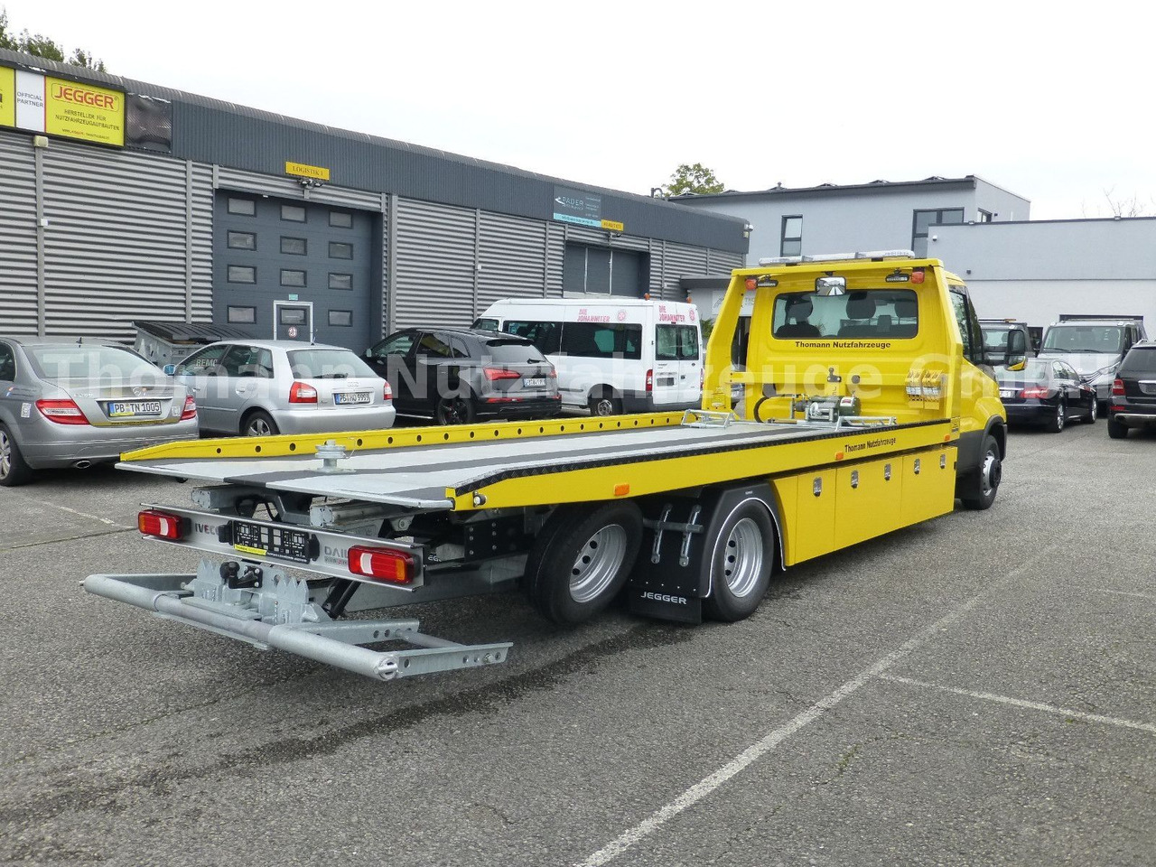 Iveco DAILY 72C18 Schiebeplateu Luftfed Navi Hubbrille - Šlep vozilo: slika 4 Iveco DAILY 72C18 Schiebeplateu Luftfed Navi Hubbrille - Šlep vozilo: slika 4