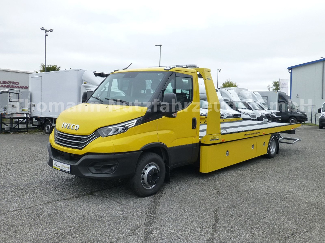 Iveco DAILY 72C18 Schiebeplateu Luftfed Navi Hubbrille - Šlep vozilo: slika 2 Iveco DAILY 72C18 Schiebeplateu Luftfed Navi Hubbrille - Šlep vozilo: slika 2