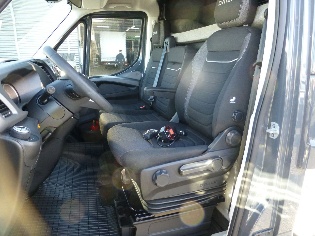 Šlep vozilo Iveco Daily 35S18 Autotransporter  NAVI Schlafkabine: slika 15