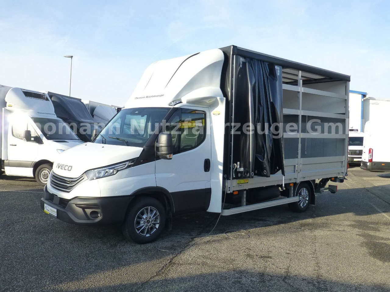 Iveco Daily 35S18 Pritsche Plane LBW Navi/ACC Tempomat - Dostavno vozilo sa ceradom: slika 1 Iveco Daily 35S18 Pritsche Plane LBW Navi/ACC Tempomat - Dostavno vozilo sa ceradom: slika 1