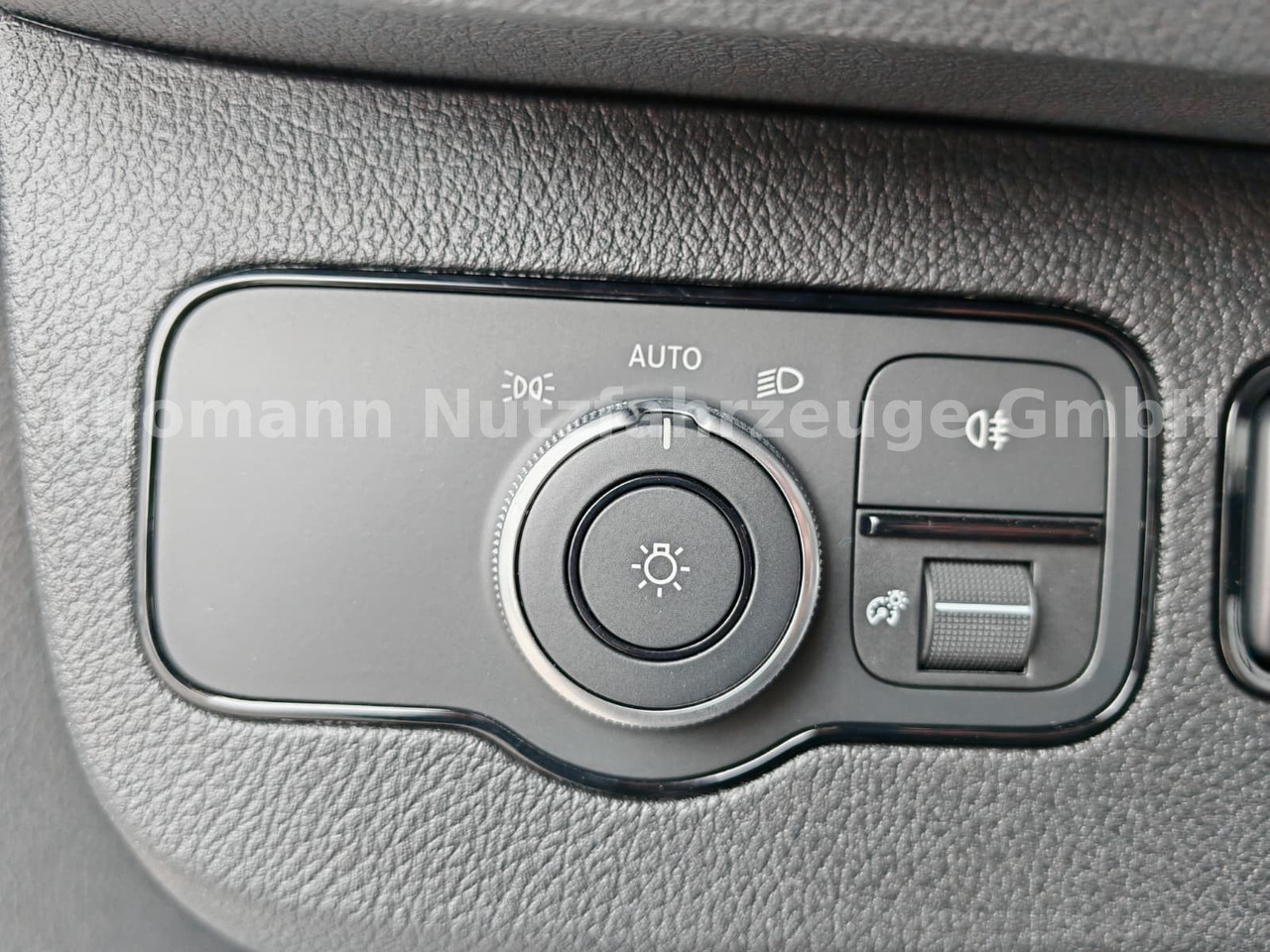 Dostavno vozilo hladnjača Mercedes-Benz Sprinter 319 CDI Kühlkoffer Xarios 300 LBW: slika 25 Dostavno vozilo hladnjača Mercedes-Benz Sprinter 319 CDI Kühlkoffer Xarios 300 LBW: slika 25