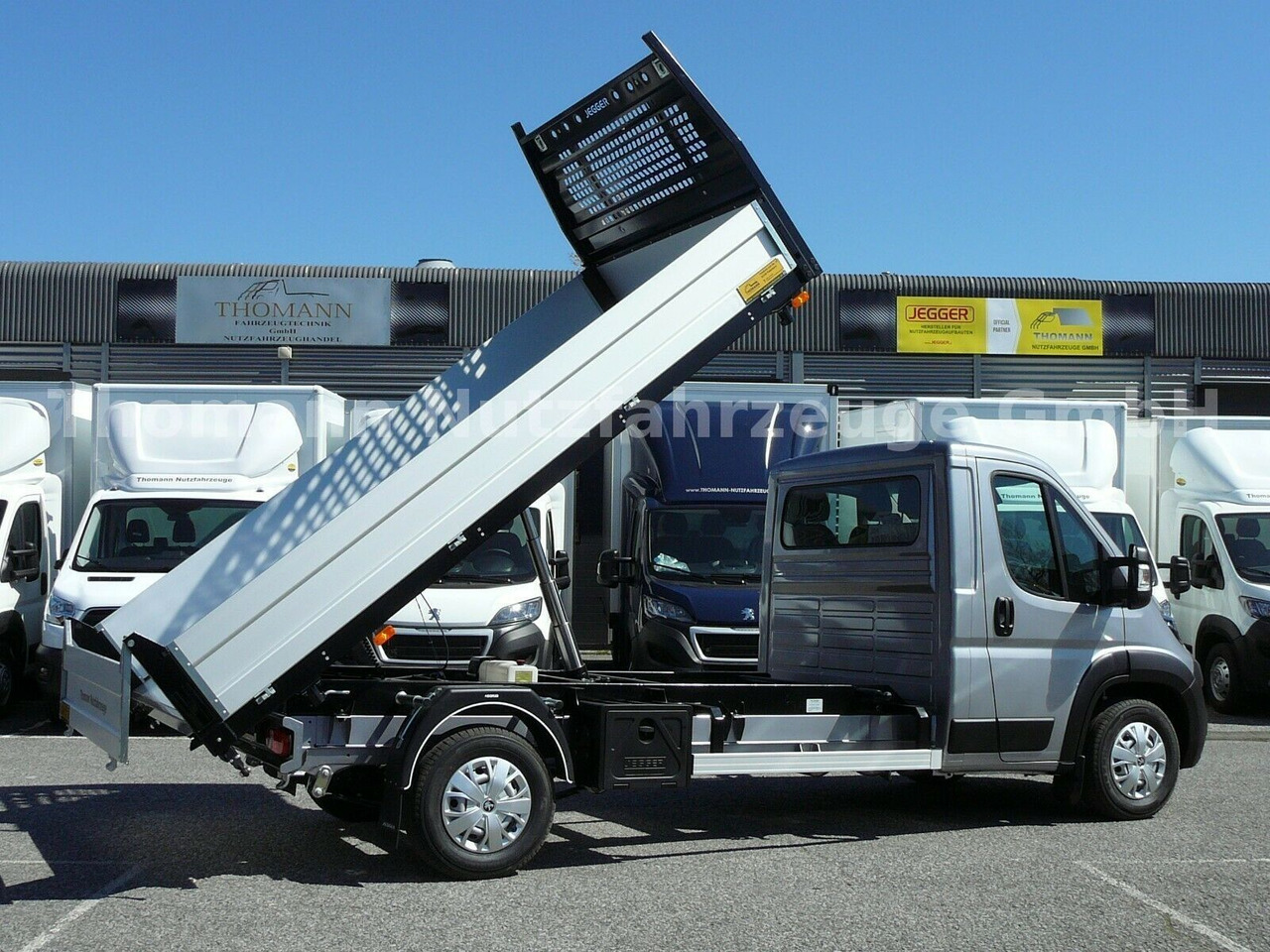 Peugeot Boxer Pritsche 3 Seiten Kipper Premiumaufbau Peugeot Boxer Pritsche 3 Seiten Kipper Premiumaufbau - Dostavno vozilo kiper: slika 3 Peugeot Boxer Pritsche 3 Seiten Kipper Premiumaufbau Peugeot Boxer Pritsche 3 Seiten Kipper Premiumaufbau - Dostavno vozilo kiper: slika 3