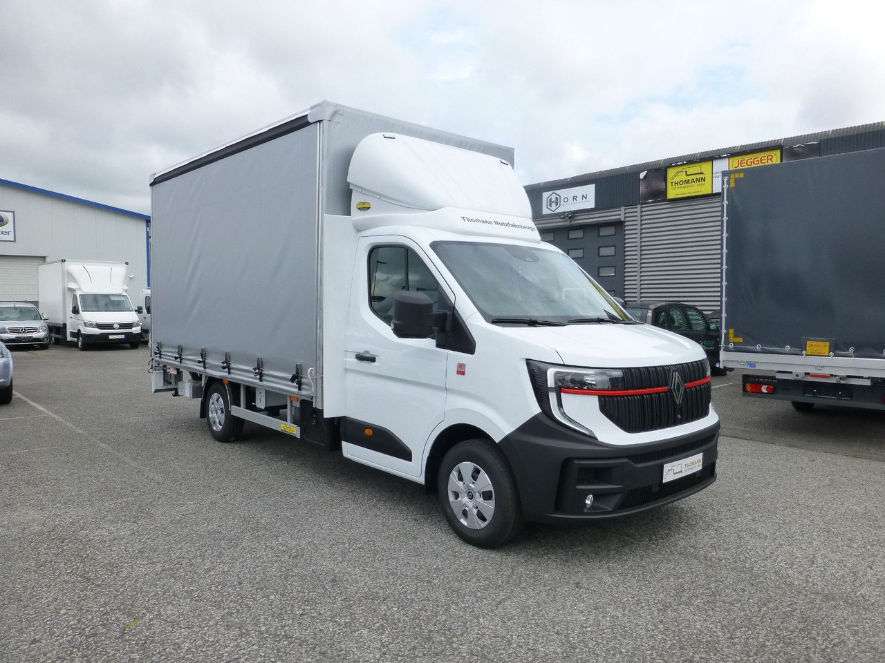 Renault NEW Master Pritsche Plane BÄR Ladebordwand - Dostavno vozilo sa ceradom: slika 2 Renault NEW Master Pritsche Plane BÄR Ladebordwand - Dostavno vozilo sa ceradom: slika 2