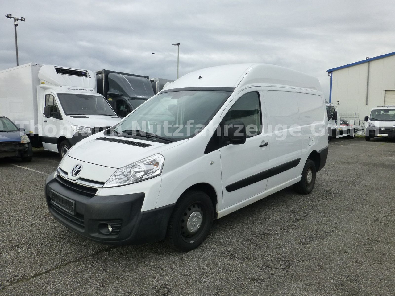 Toyota PROACE 2.0d L2H2 Klima Standheizung - Mali kombi: slika 2 Toyota PROACE 2.0d L2H2 Klima Standheizung - Mali kombi: slika 2