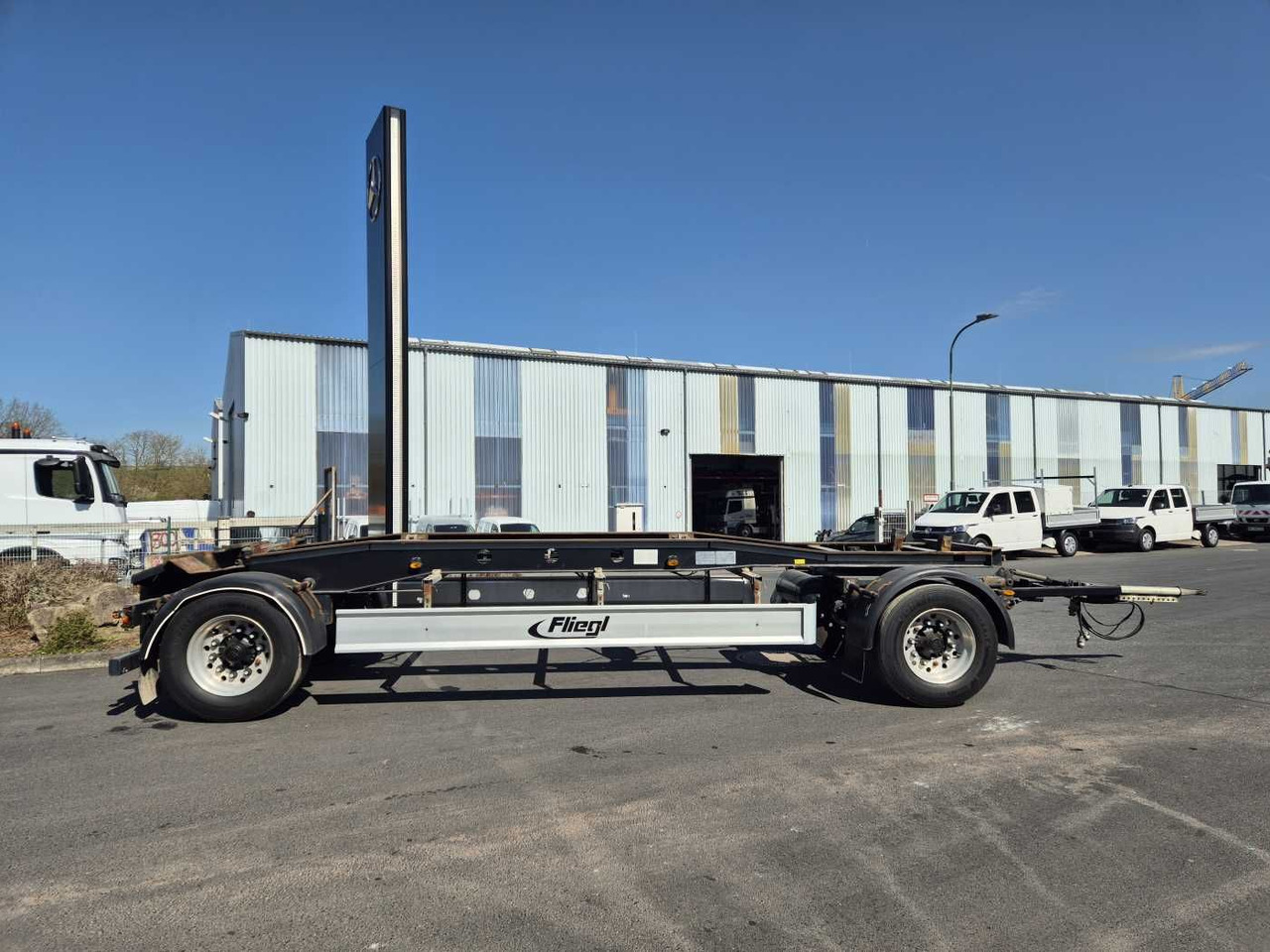 Fliegl ZPS180 Abroll-Container Tropper Pellet-Silo 22m³ Fliegl ZPS180 Abroll-Container Tropper Pellet-Silo 22m³ - Abrol/ Autopodizač prikolica: slika 5 Fliegl ZPS180 Abroll-Container Tropper Pellet-Silo 22m³ Fliegl ZPS180 Abroll-Container Tropper Pellet-Silo 22m³ - Abrol/ Autopodizač prikolica: slika 5