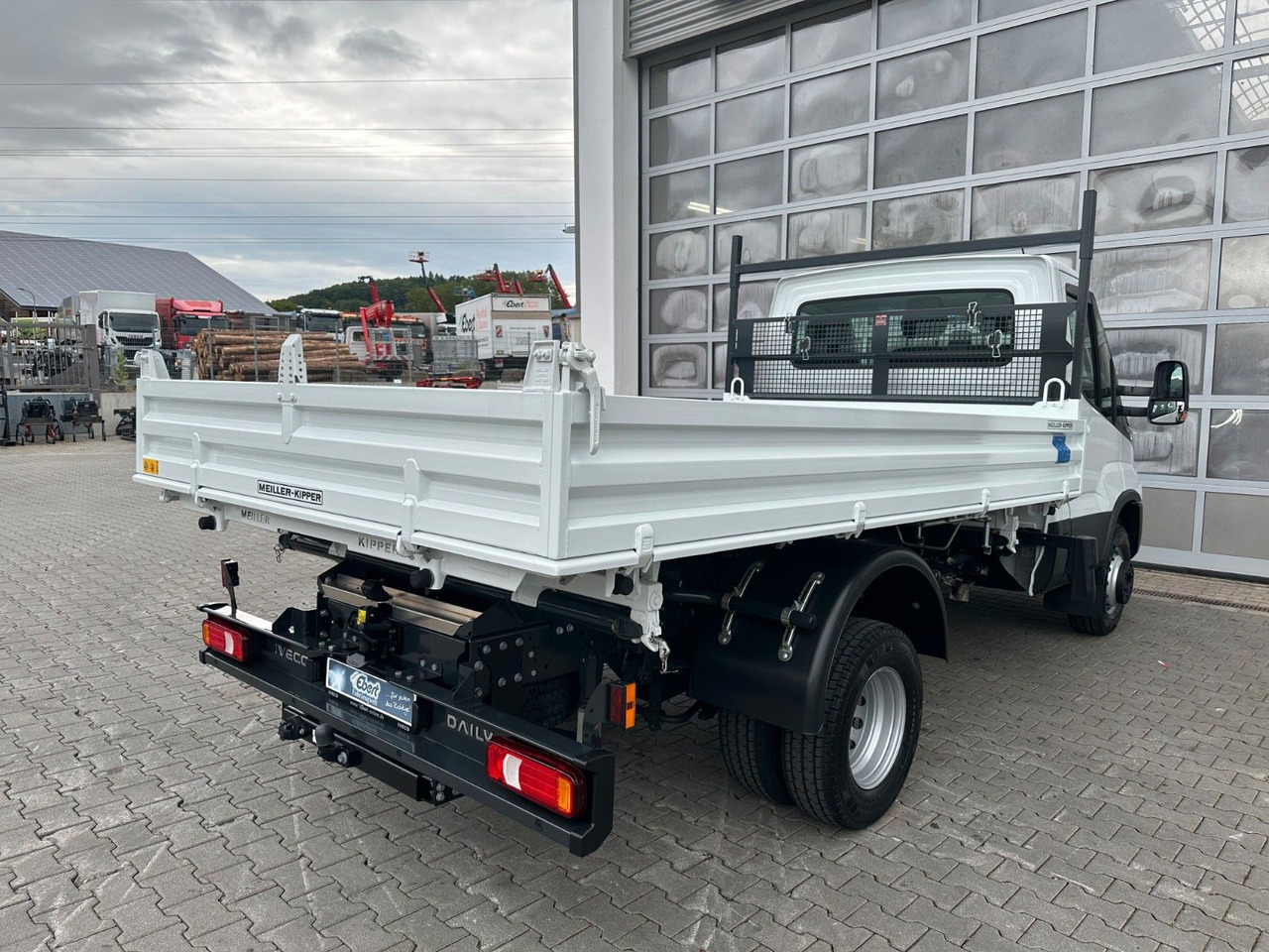Iveco 70C18H 3-S.-Kipper Meiller *R3.450mm*2xAHK* - Dostavno vozilo kiper: slika 5 Iveco 70C18H 3-S.-Kipper Meiller *R3.450mm*2xAHK* - Dostavno vozilo kiper: slika 5