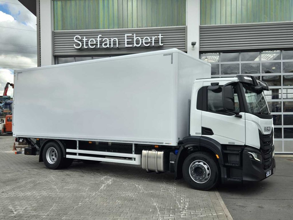 Iveco AD190S40/P 4x2 Ladebordwand 2.000kg Navi ACC Iveco AD190S40/P 4x2 Ladebordwand 2.000kg Navi ACC - Kamion sa zatvorenim sandukom: slika 3 Iveco AD190S40/P 4x2 Ladebordwand 2.000kg Navi ACC Iveco AD190S40/P 4x2 Ladebordwand 2.000kg Navi ACC - Kamion sa zatvorenim sandukom: slika 3